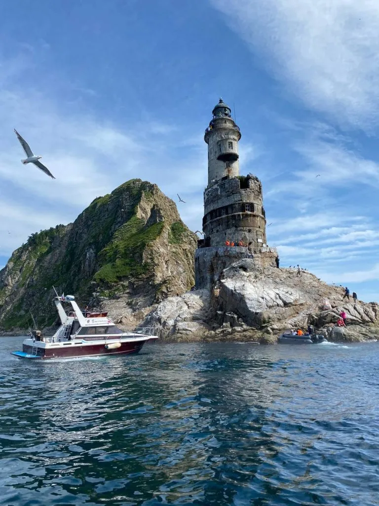 Kater Arina  Kater S Turistami U Mayaka Aniva