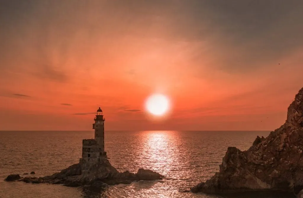 Kater Arina  Mayak Aniva Foto Krasivogo Zakata 1