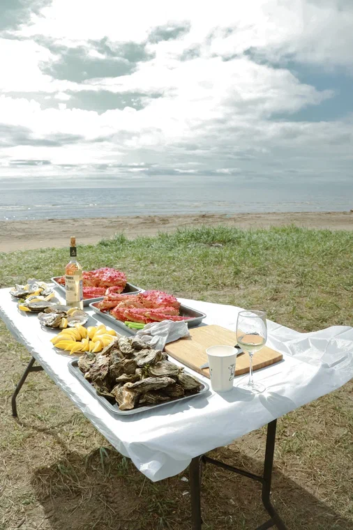 Kater Arina  Stol S Vidom Na More S Krabami Vinom I Ustricami Laguna Busse