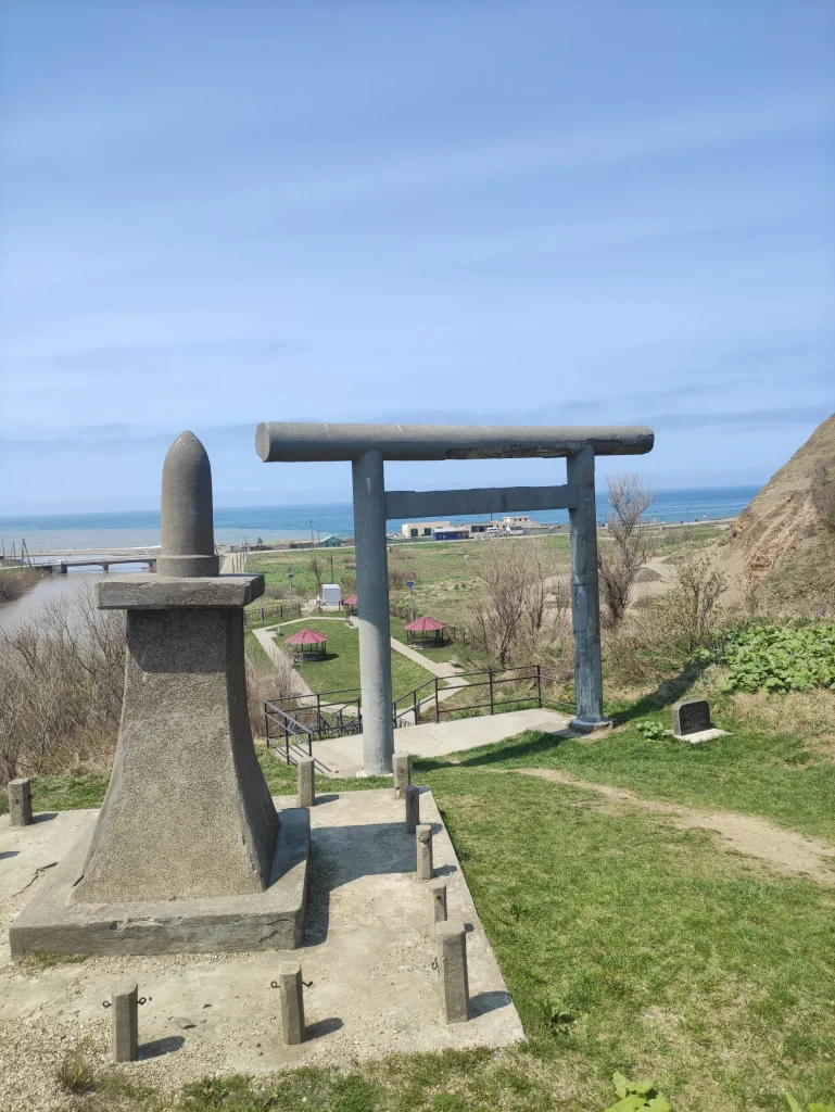 Udivitelnoe Yuzhnoe Kolco Sahalina  Vorota Torii Na Poberezhe Sahalina